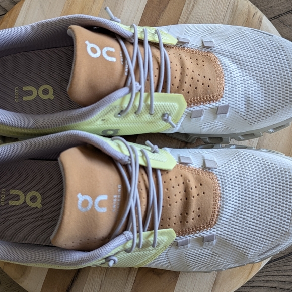 On Cloud 5 (Hay/Ice) Women's Shoes , SIze 9.5 Barely Worn - Picture 4 of 5